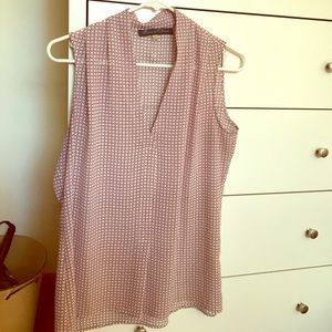 Like new! Rose & Olive sleeveless blouse.
